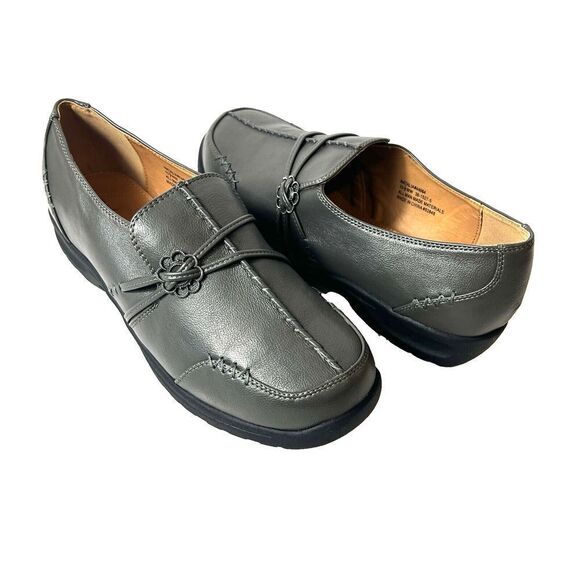 Comfortview Womens 10.5 WW Slip On Comfort Casual Flats Olive Green Faux Leather - Picture 1 of 10